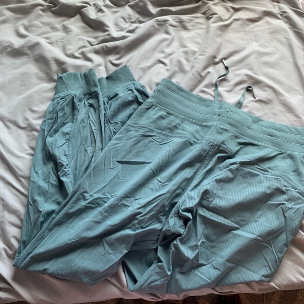 Lululemon tide water teal dance studio jogger